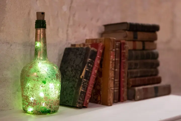 La bouteille lumineuse et les grimoires